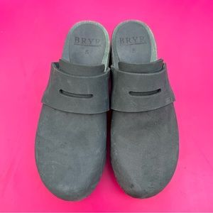 Bryr clogs monochrome penny in juniper size 5
